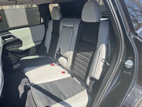 New 2025 Mitsubishi Outlander SE image 20