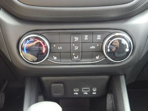 Used 2023 Chevrolet TrailBlazer LT FWD image 20
