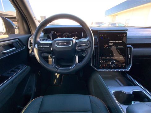 Certified 2025 GMC Acadia AT4 image 6