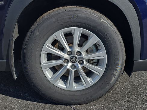 Certified 2024 Toyota Grand Highlander XLE image 5