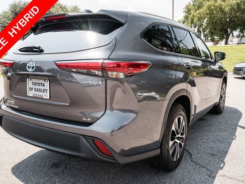 Used 2022 Toyota Highlander XLE FWD image 8