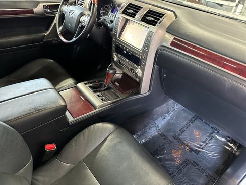 Used 2016 Lexus GX 460 w/ Premium Package AWD/4WD image 18