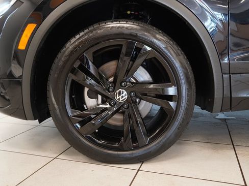 Used 2023 Volkswagen Tiguan SE R-Line AWD/4WD image 16