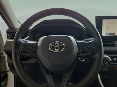 Used 2024 Toyota RAV4 XLE FWD image 17