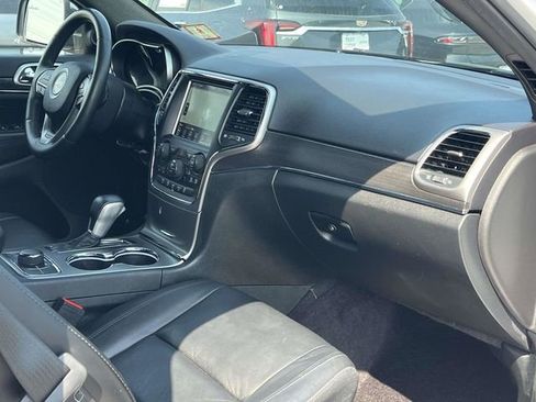 Used 2018 Jeep Grand Cherokee Limited image 26