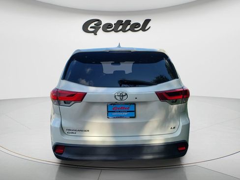 Used 2018 Toyota Highlander Plus FWD image 6