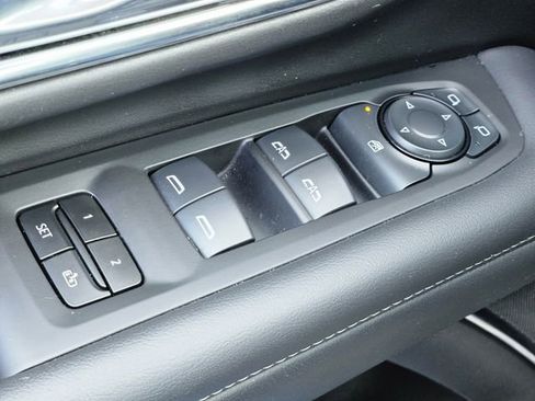 Used 2024 Chevrolet Suburban LT RWD image 21