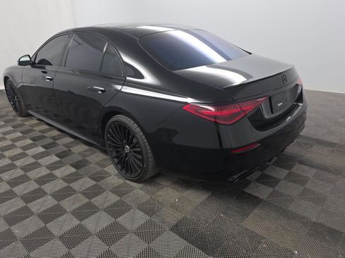 Used 2022 Mercedes-Benz S 500 4MATIC w/ AMG Line Package image 2