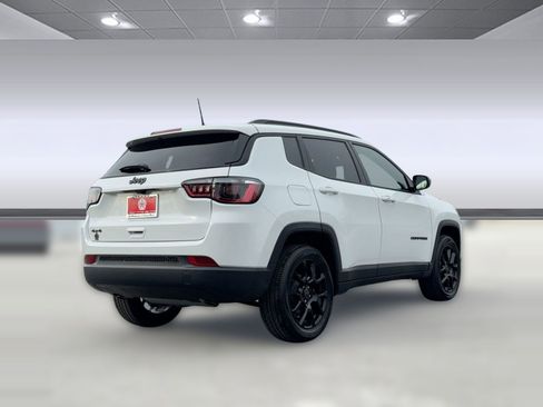 New 2026 Jeep Compass Latitude image 9