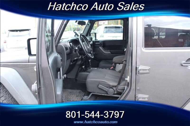 Used 2017 Jeep Wrangler Unlimited Sport w/ Connectivity Group AWD/4WD image 11