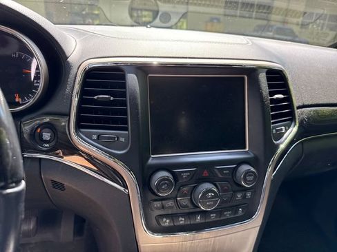 Used 2017 Jeep Grand Cherokee Overland w/ Jeep Active Safety Group AWD/4WD image 18