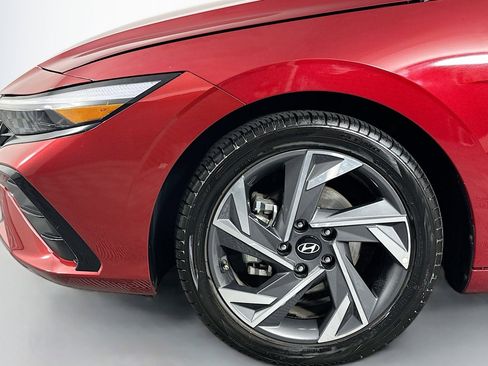 Used 2024 Hyundai Elantra Limited image 11