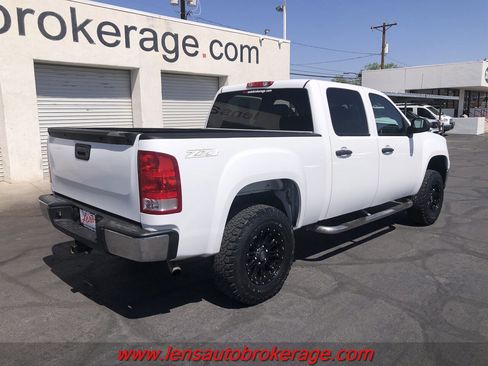 Used 2011 GMC Sierra 1500 SLE w/ Power Tech Package AWD/4WD image 8