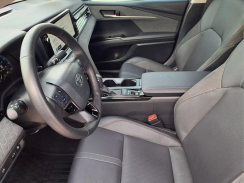 Used 2025 Toyota Camry XLE FWD image 16