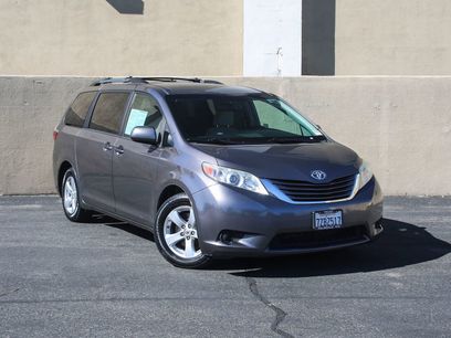 Used 2017 Toyota Sienna LE