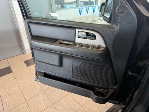 Used 2016 Ford Expedition XLT image 20