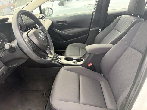 Used 2025 Toyota Corolla LE FWD image 2