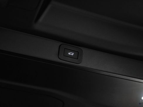 Used 2024 Land Rover Range Rover SE image 88