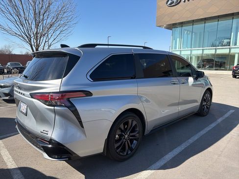 Used 2024 Toyota Sienna XSE image 5