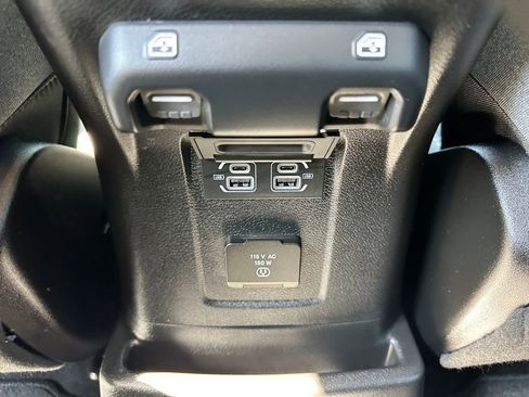 Used 2025 Jeep Wrangler Unlimited Sahara image 15