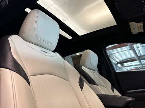 Used 2022 Cadillac XT4 Sport w/ Comfort Package image 17