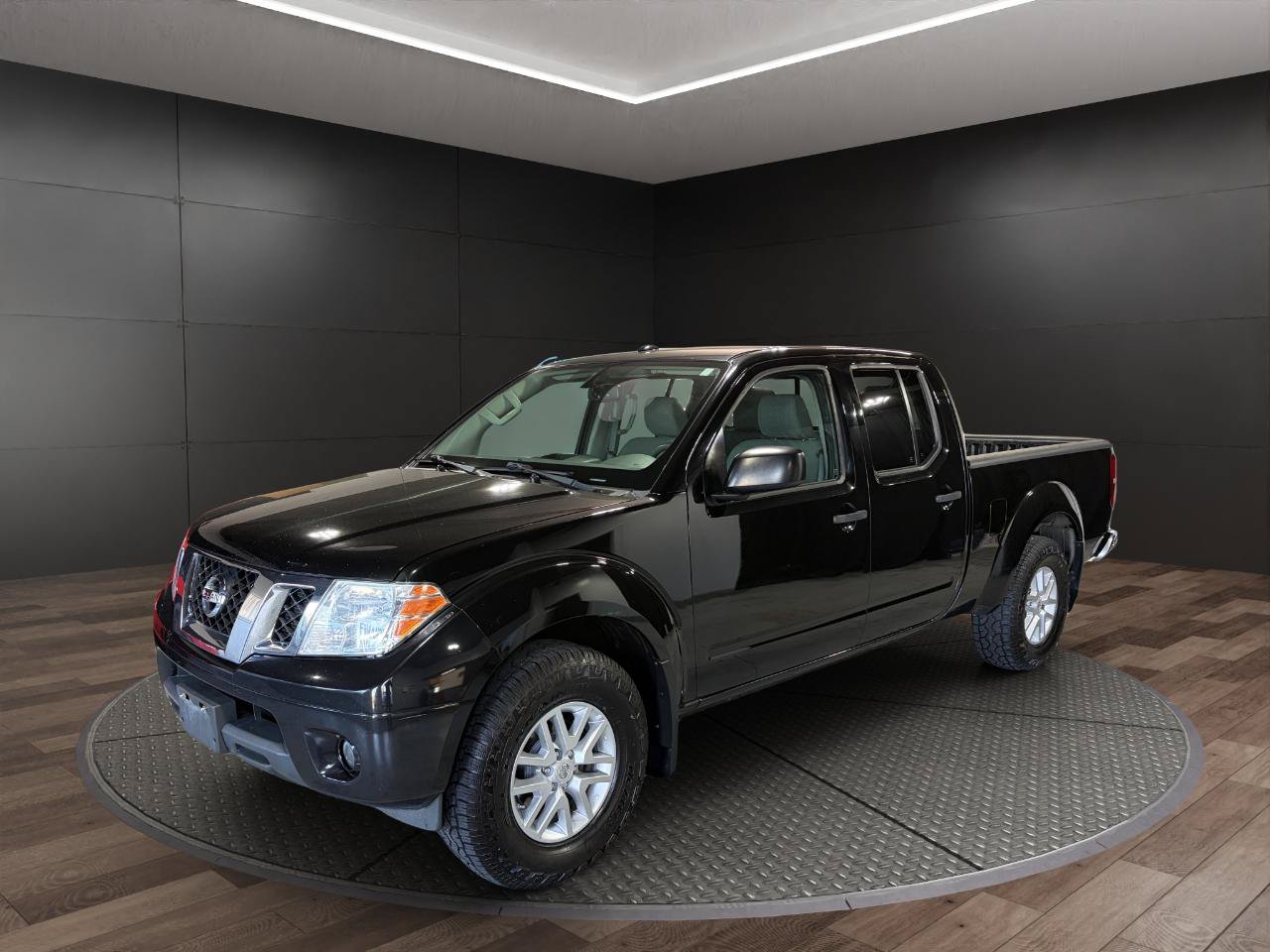 Used 2017 Nissan Frontier SV w/ SV Value Truck Package AWD/4WD image 4