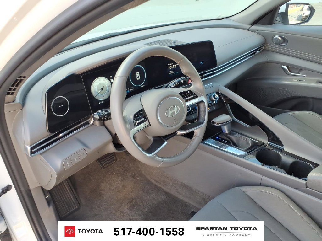 Used 2025 Hyundai Elantra SEL FWD image 14
