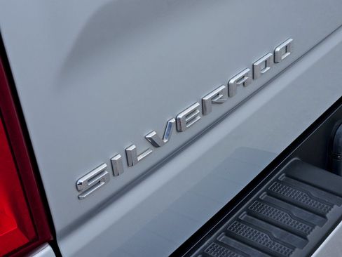 Used 2022 Chevrolet Silverado 1500 Custom RWD image 12