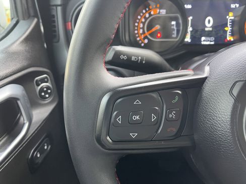 Used 2025 Jeep Wrangler Unlimited Rubicon image 31