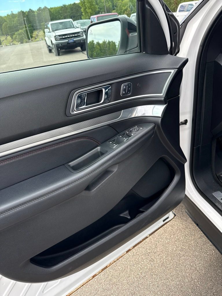 Used 2018 Ford Explorer Sport AWD/4WD image 33