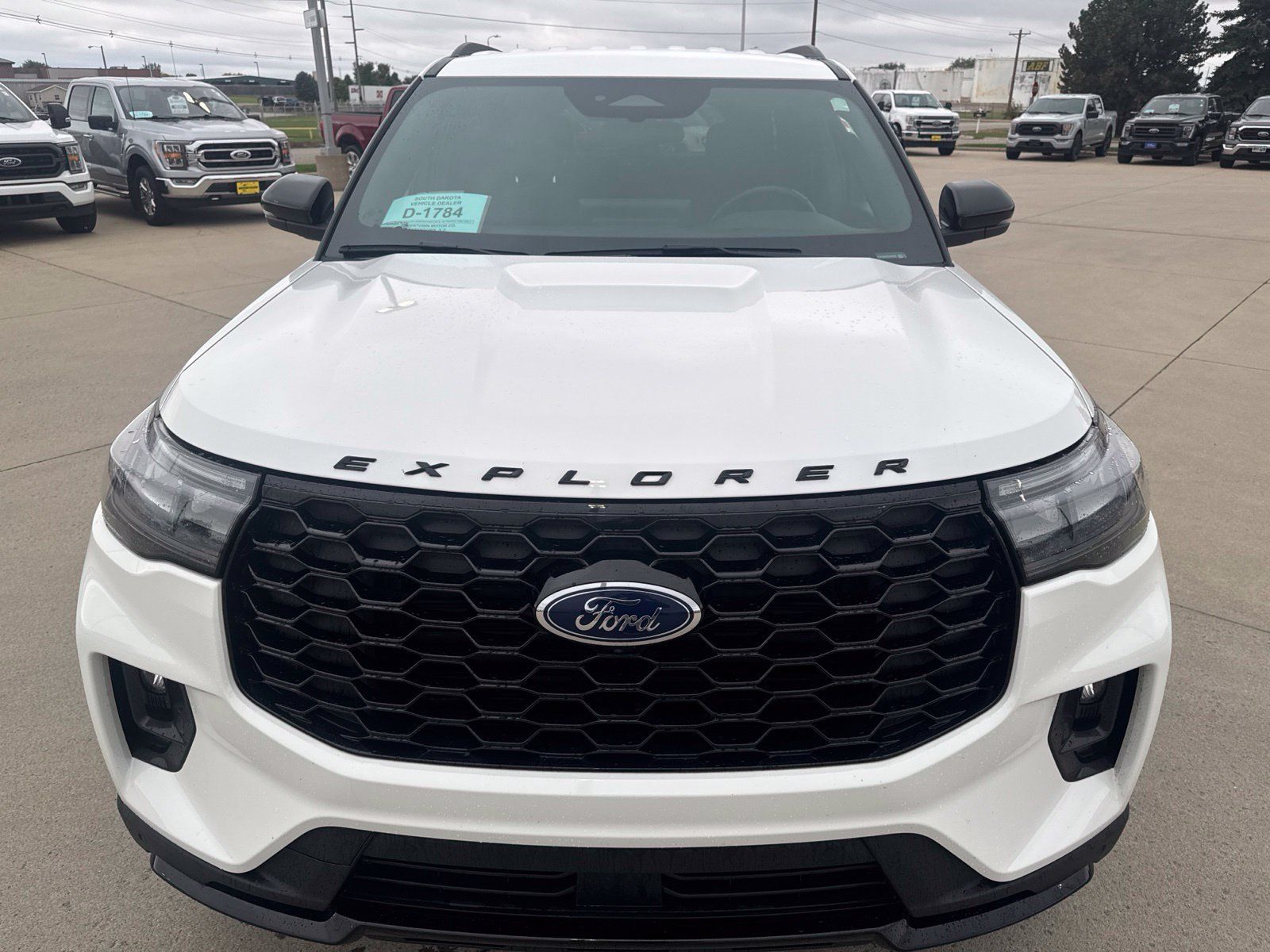 Used 2025 Ford Explorer ST-Line w/ ST-Line Street Pack AWD/4WD image 3