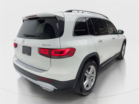 Used 2023 Mercedes-Benz GLB 250 4MATIC w/ Premium Package image 9