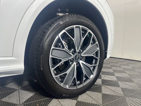 Certified 2025 Audi Q5 Premium Plus w/ Premium Plus image 9