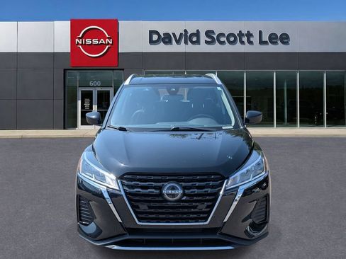 Used 2023 Nissan Kicks SV FWD image 2