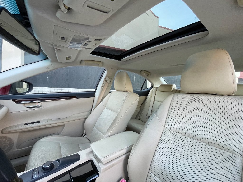 Used 2014 Lexus ES 350 w/ Premium Package FWD image 37