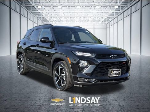 Used 2023 Chevrolet TrailBlazer RS w/ Sun and Liftgate Package FWD image 2