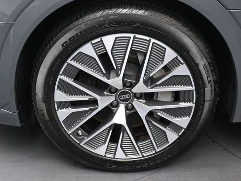 Used 2024 Audi Q8 e-tron Prestige w/ Prestige Package image 39