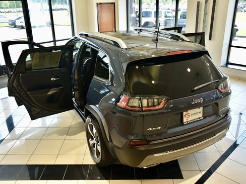 Used 2019 Jeep Cherokee Limited image 8