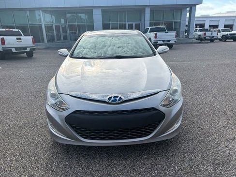 Used 2011 Hyundai Sonata Hybrid w/ Premium Equipment Pkg 2 FWD image 2