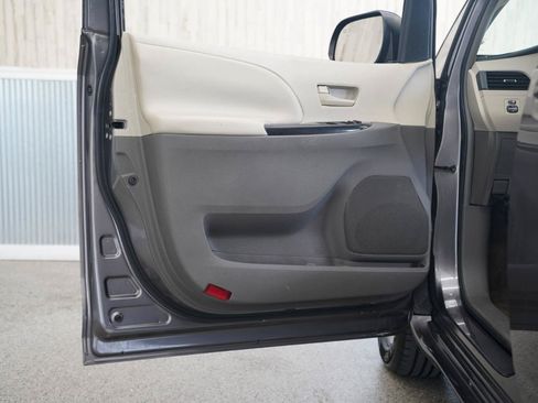 Used 2011 Toyota Sienna LE FWD image 26