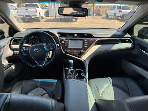 Used 2018 Toyota Camry XLE FWD image 22