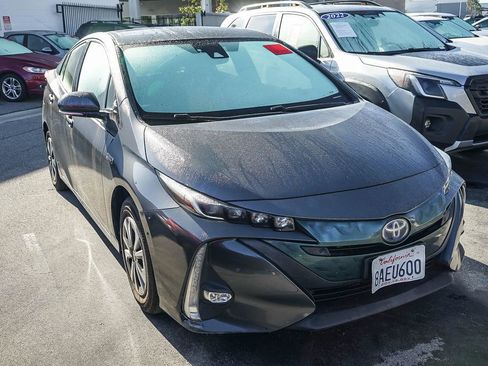 Used 2017 Toyota Prius Prime Advanced image 3