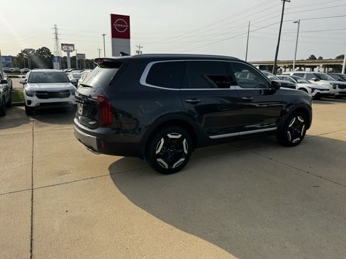 Certified 2025 Kia Telluride S FWD image 18