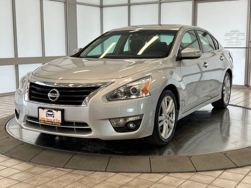 Used 2013 Nissan Altima 3.5 SV image 3