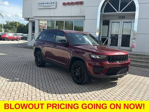 Used 2024 Jeep Grand Cherokee Altitude AWD/4WD image 5