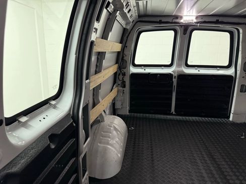 Used 2021 Chevrolet Express 2500 w/ Driver Convenience Package image 29