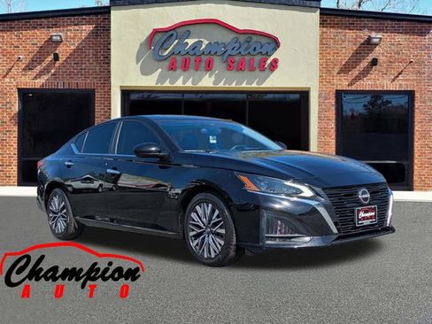 Used 2023 Nissan Altima 2.5 SV image 1