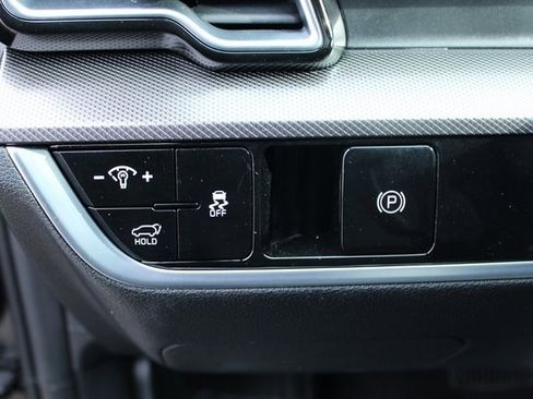 Used 2025 Kia Sportage SX image 16