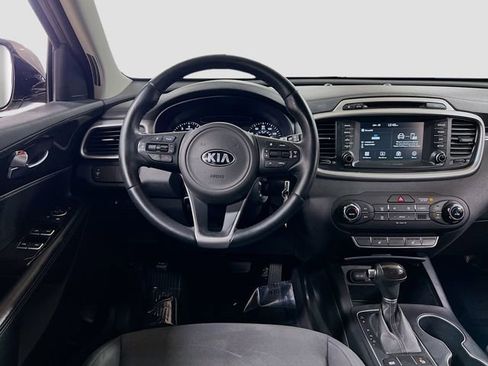 Used 2017 Kia Sorento LX w/ LX Convenience Package image 22