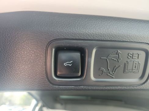 Used 2023 Ford Expedition Limited image 18